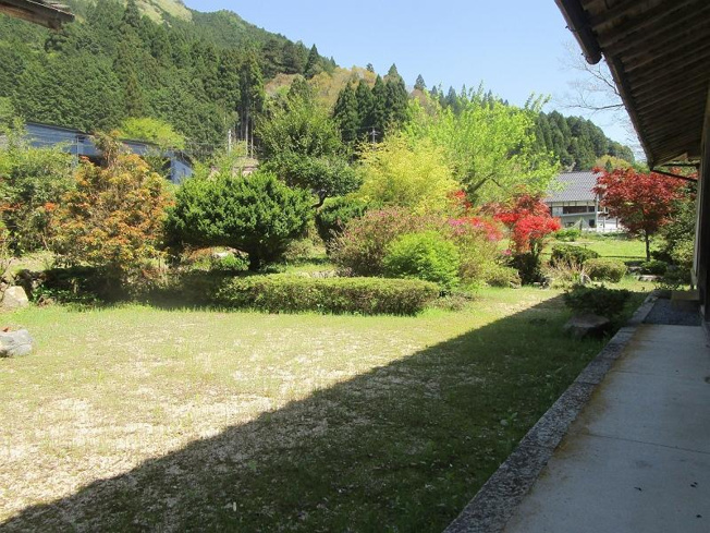 【庭】 | 掘炬燵、薪ストーブあり。津山市加茂町　清流そばの平屋 | 詳細はお問い合わせください♪