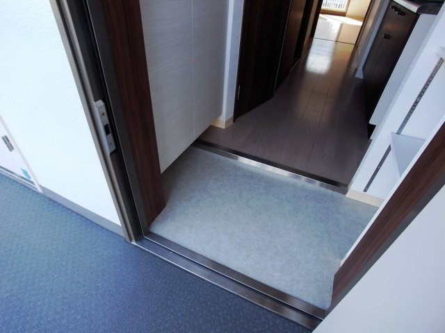 東灘OMパレスの玄関