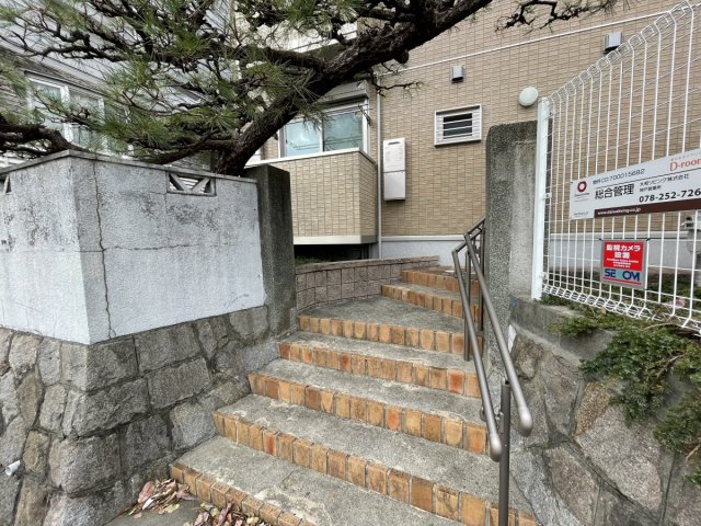 ホーミー六甲のエントランス