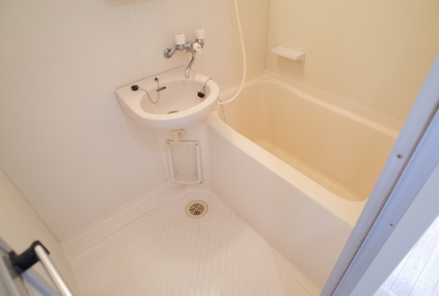 アージュ・リベルテ本山の浴室