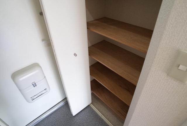 アージュ・リベルテ本山の玄関