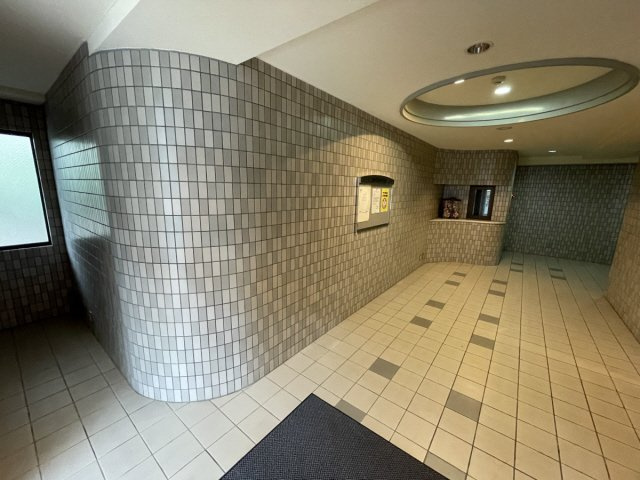 グランディア篠原のエントランス