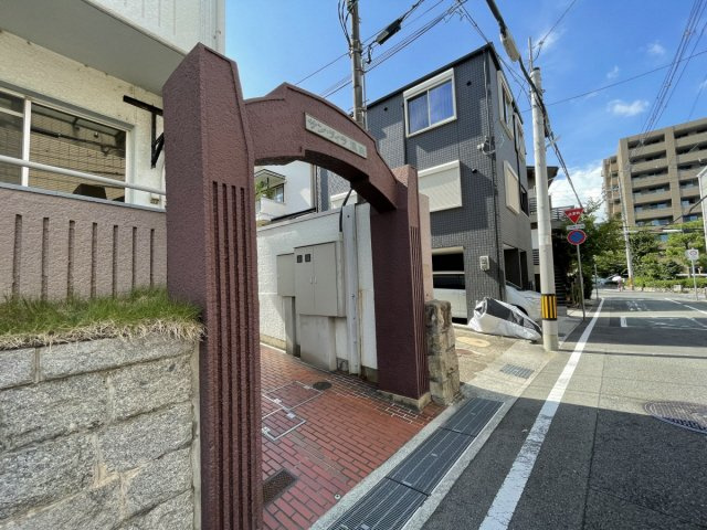 サンヴィラ魚崎のエントランス