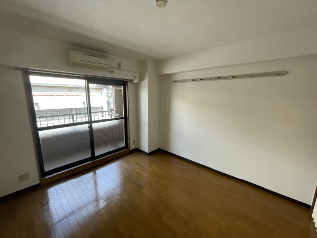 西灘駅前ハイツの内装