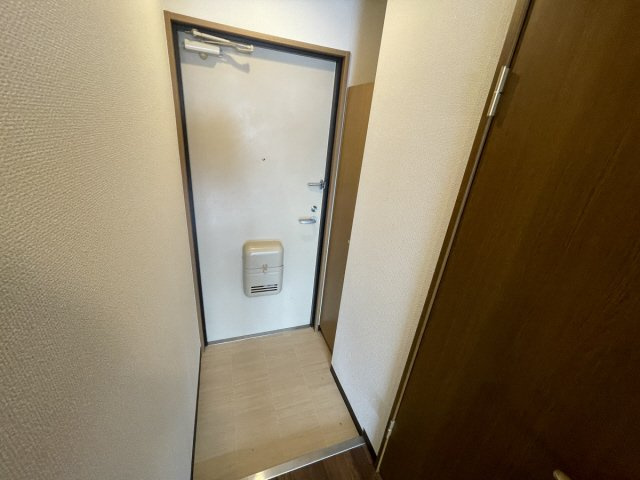 西灘駅前ハイツの玄関