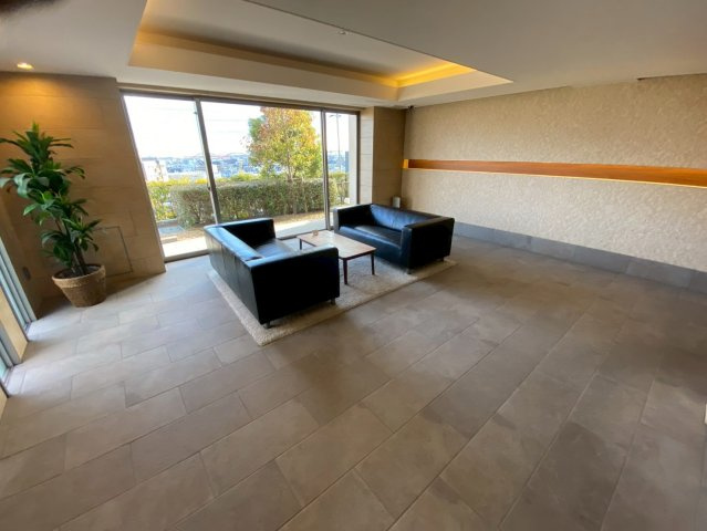 プラネソシエ御影山手のエントランス