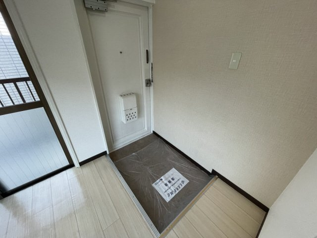 本庄ハイツの玄関