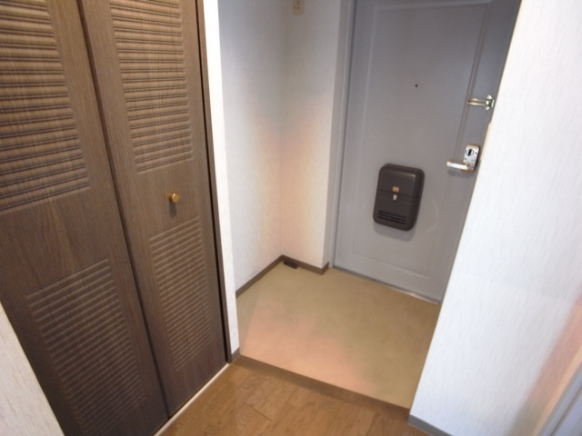 マンション逸の玄関