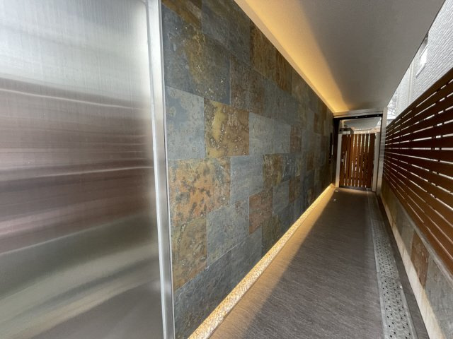 岡本南マンションのエントランス