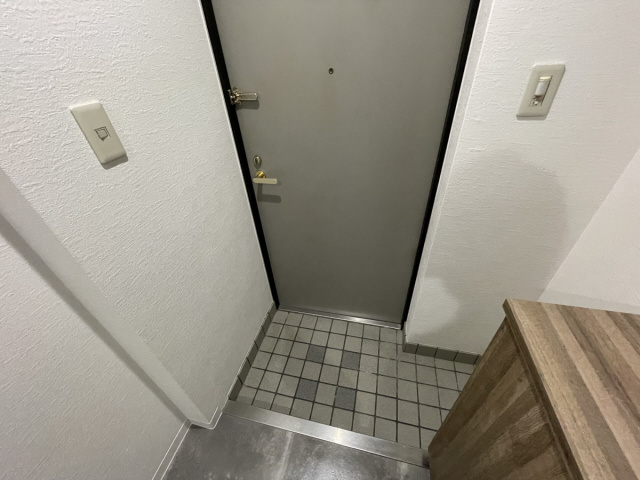 岡本南マンションの玄関