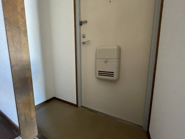 カロルマンションの玄関