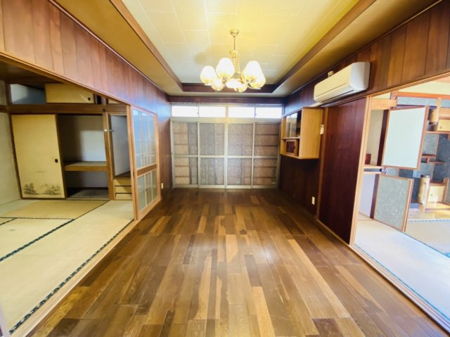 稲佐町戸建の居間・リビング