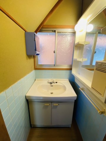 稲佐町戸建の洗面所