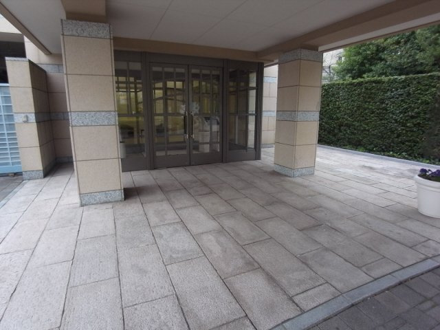 オーキッドコート湖南館のエントランス