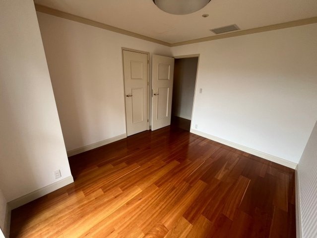 オーキッドコート湖南館の居間・リビング