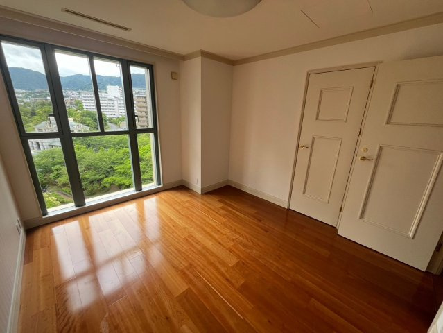 オーキッドコート湖南館の居間・リビング