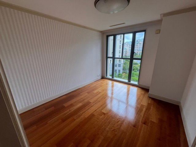 オーキッドコート湖南館の居間・リビング