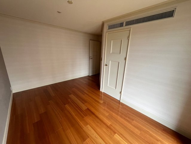 オーキッドコート湖南館の居間・リビング