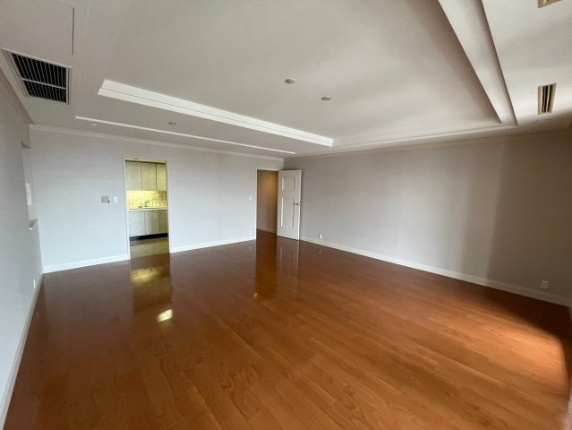 オーキッドコート湖南館の居間・リビング