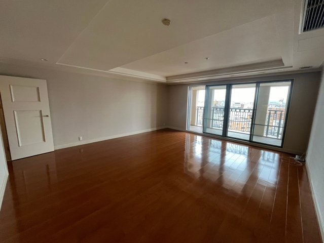 オーキッドコート湖南館の居間・リビング