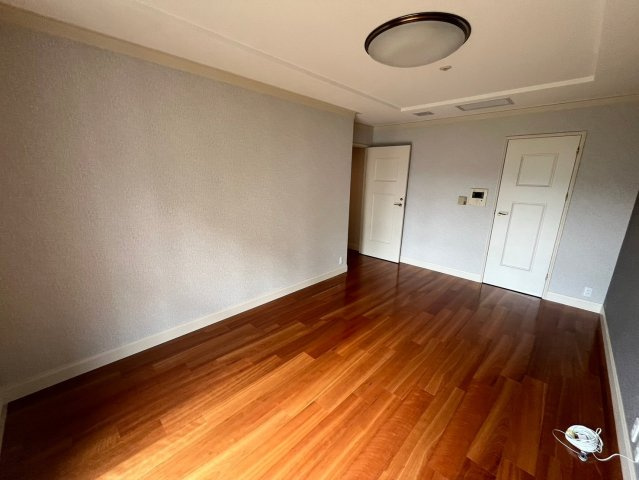 オーキッドコート湖南館の居間・リビング