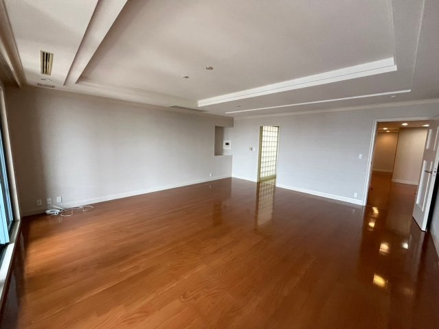 オーキッドコート湖南館の居間・リビング