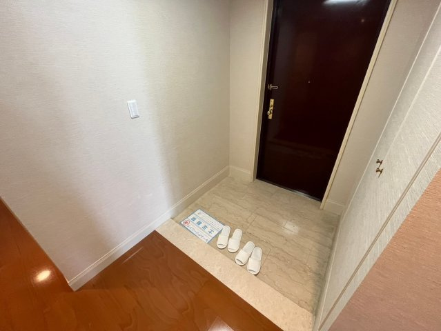 オーキッドコート湖南館の玄関