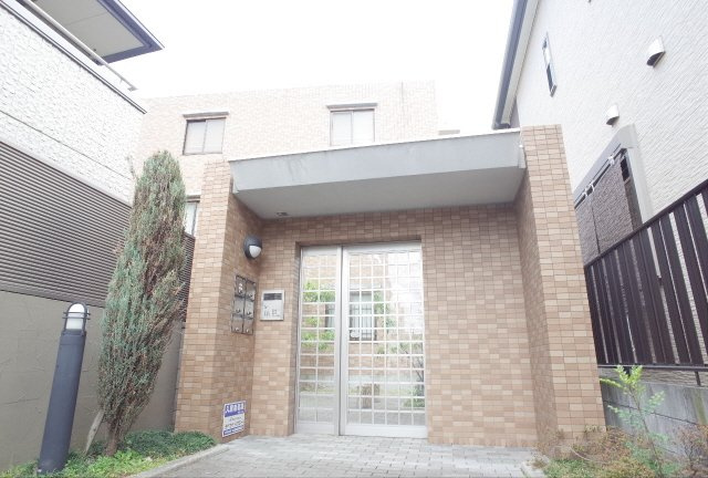 スリージェ壱番館のエントランス