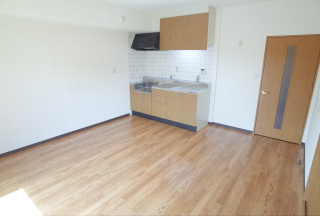 スリージェ壱番館の居間・リビング