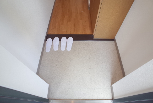 スリージェ壱番館の玄関