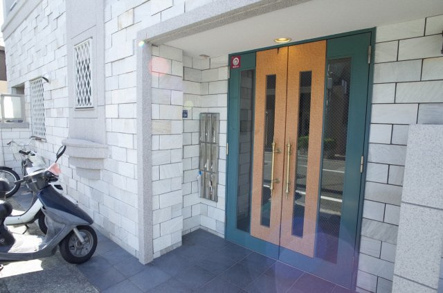 クラウンシティ本山のエントランス