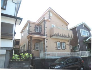 【外観】 | 柏市逆井藤ノ台中古戸建 | アースカラーにレンガブロックをアクセントにした緑の植栽も生えるおしゃれな外観です。