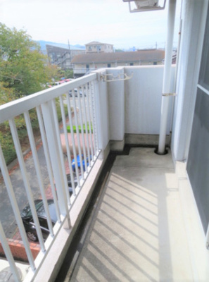 【バルコニー】 | シャトレ新町 | 外からの目が気にならないバルコニーで洗濯物が干せます