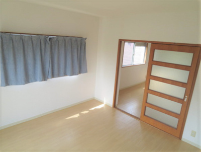 【寝室】 | シャトレ新町 | 明るい洋室です