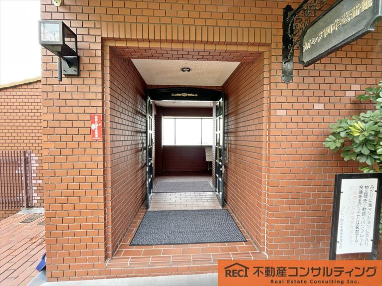 カトレア岡本壱番館のエントランス