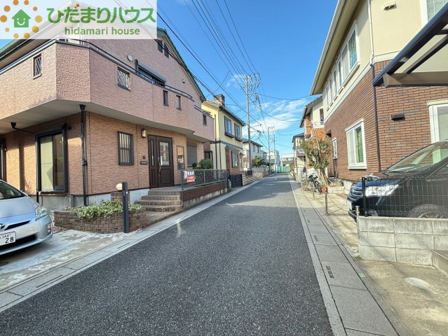 西区三橋6丁目　中古一戸建ての前面道路含む現地写真