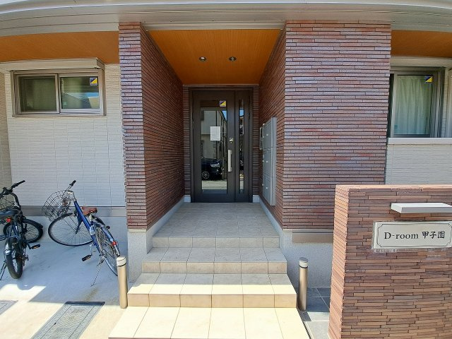 D-room甲子園のエントランス