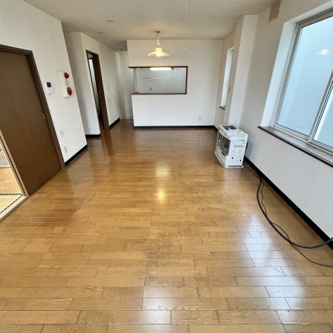 辻ビルの居間・リビング