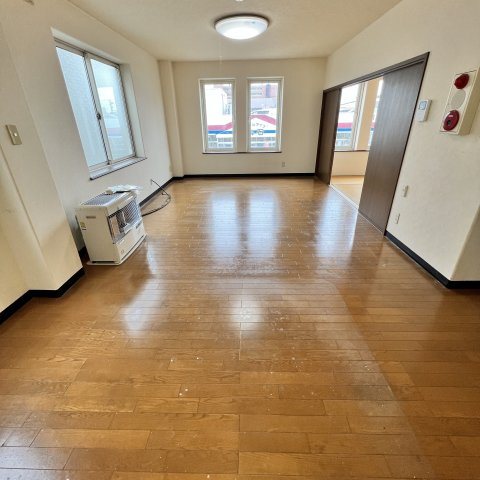 辻ビルの居間・リビング