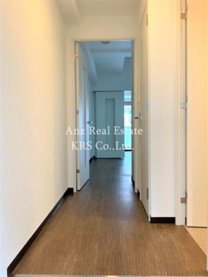 【居間・リビング】 | プライムツリー内久宝寺 | 玄関部分より撮影！姿見鏡もあります！