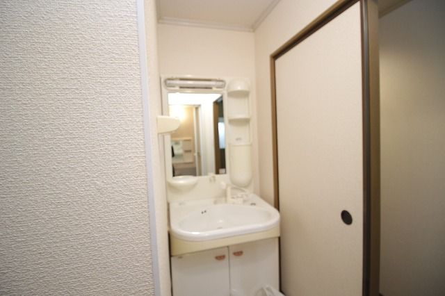 セゾン・メルヴェーユ春棟 Dの独立洗面台|独立洗面台です