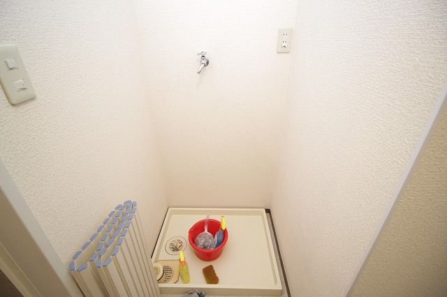 セゾン・メルヴェーユ春棟 Dの洗面所|スペースが確保できる洗面所です