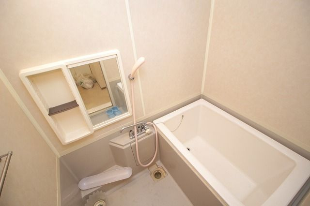 セゾン・メルヴェーユ春棟 Dの浴室|コンパクトで使いやすいお風呂です