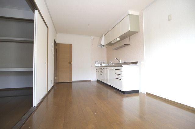 セゾン・メルヴェーユ春棟 Dの居間・リビング|ゆったり過ごせるリビングです