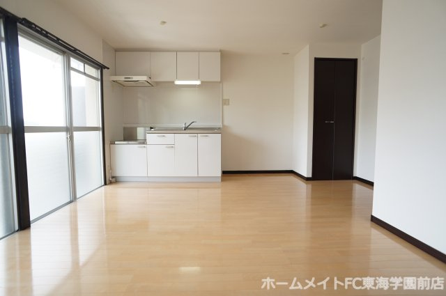 熊本市東区渡鹿８丁目の賃貸マンションの居間・リビング