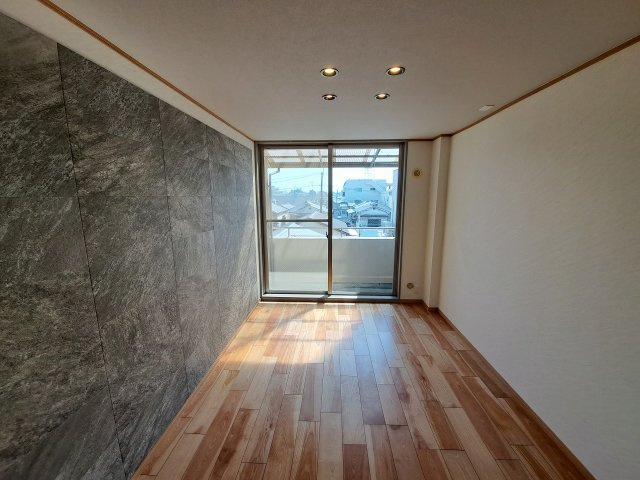中本ビルの洋室