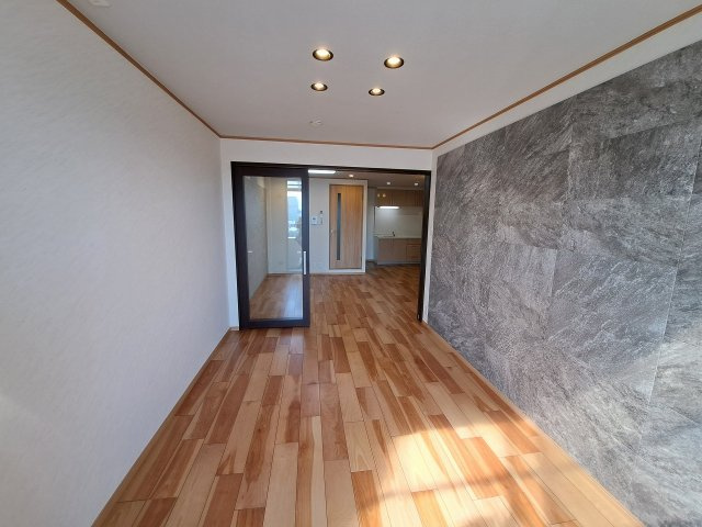 中本ビルの洋室
