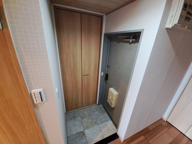 中本ビルの玄関