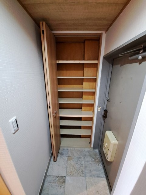 中本ビルの玄関