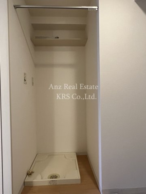 【収納】 | エグゼリエみなと通り | 室内洗濯機置場。お部屋から独立してるので勝手がいいです！